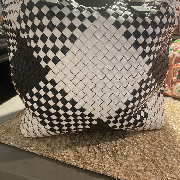 Gorgeous Furla Italian leather tote - Picture 3 of 11